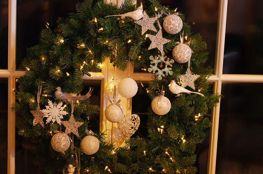 dekoracje świąteczne, dekoracje świąteczne w kolorze złota, świąteczne aranżacje, świąteczne aranżacje wnętrz, świąteczne dekoracje